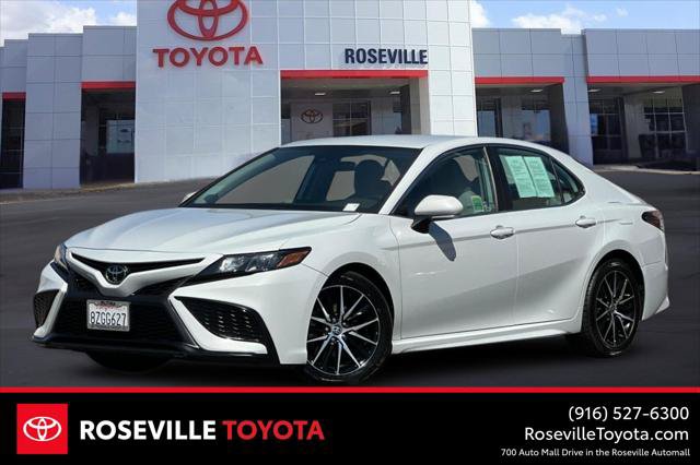Certified 2022 Toyota Camry SE FWD image 1
