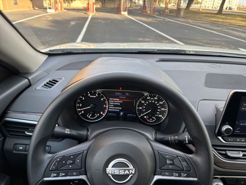 Used 2025 Nissan Altima 2.5 SV image 29