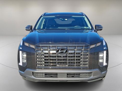 Used 2023 Hyundai Palisade Limited w/ Winter Package image 3