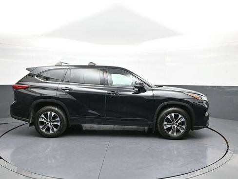 Certified 2020 Toyota Highlander XLE AWD/4WD image 5