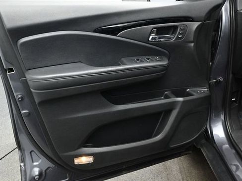 Used 2020 Honda Pilot Touring image 10