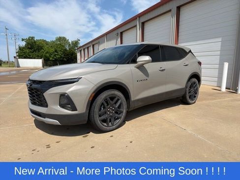Used 2021 Chevrolet Blazer LT w/ LPO, Black Accent Package FWD image 1
