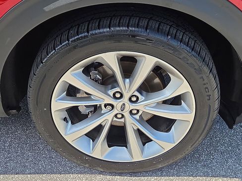 Used 2021 Ford Explorer Platinum w/ Equipment Group 601A AWD/4WD image 7