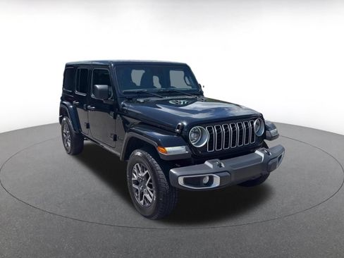 Used 2025 Jeep Wrangler Unlimited Sahara AWD/4WD image 2