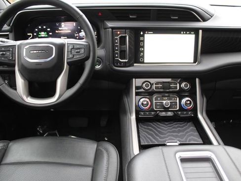 Used 2024 GMC Yukon Denali image 4