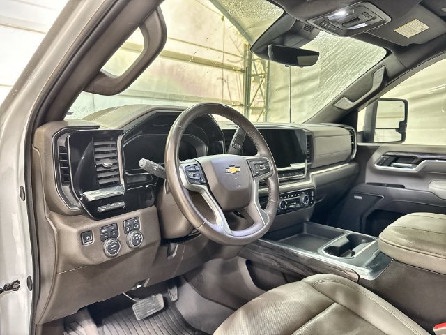 Used 2025 Chevrolet Silverado 2500 LTZ w/ LTZ Convenience Package AWD/4WD image 10