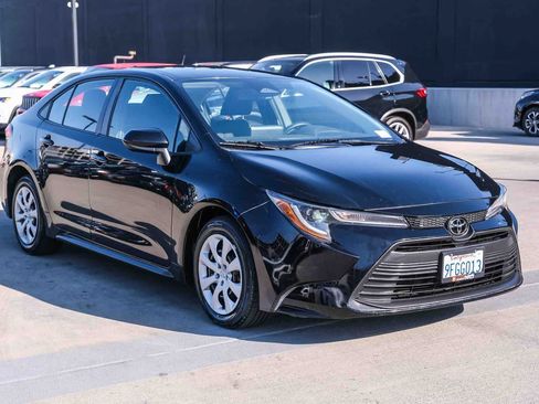 Used 2023 Toyota Corolla LE FWD image 3