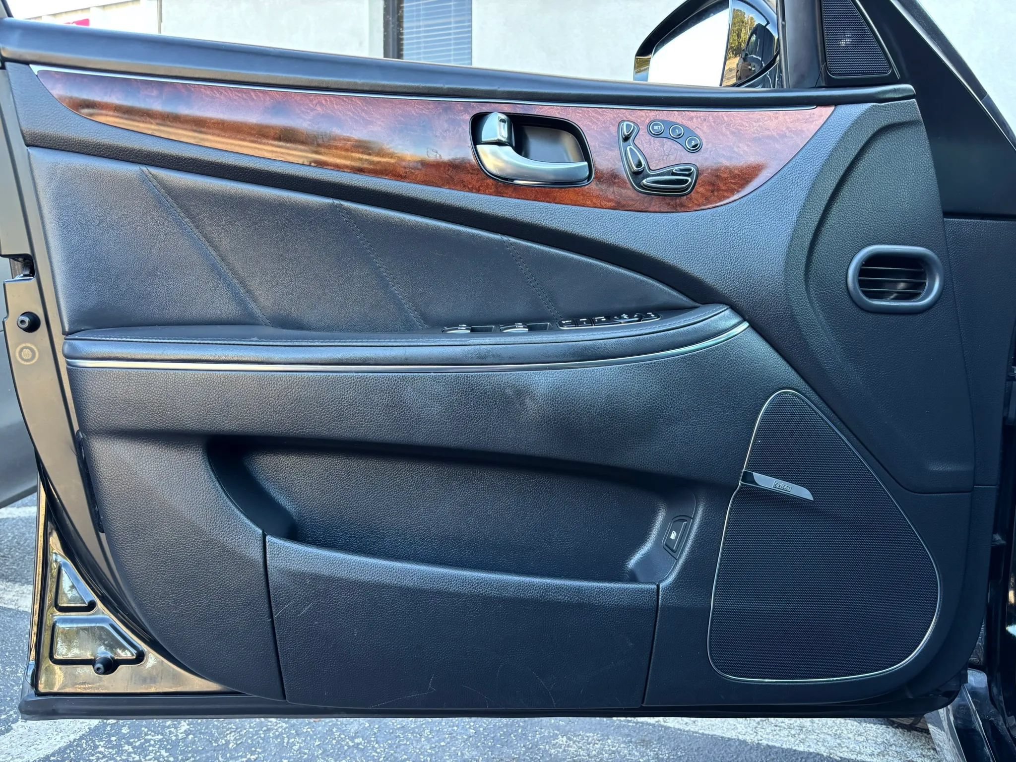 Used 2014 Hyundai Equus Signature RWD image 50
