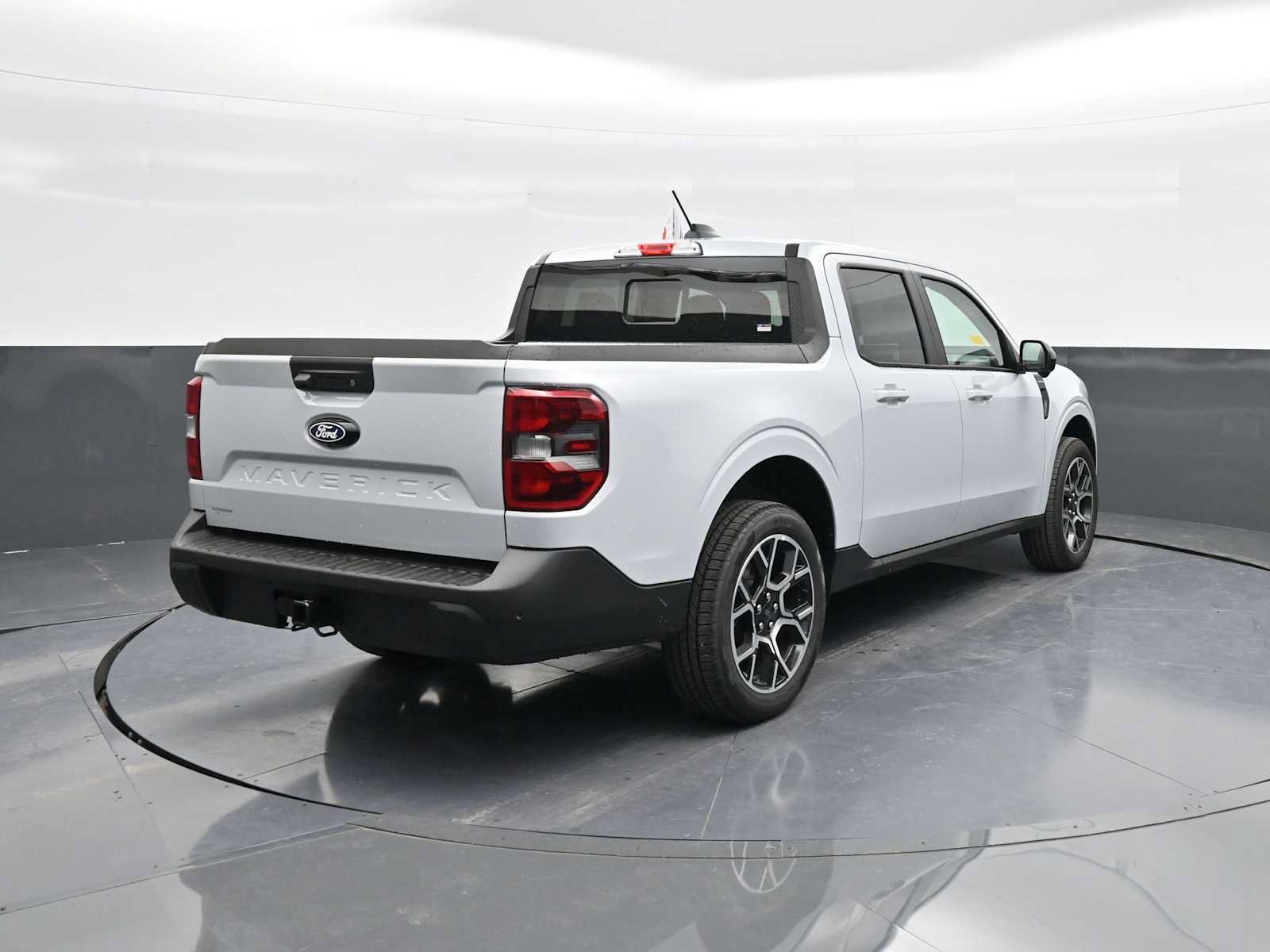 Used 2025 Ford Maverick Lariat w/ 4K Tow Package AWD/4WD image 7