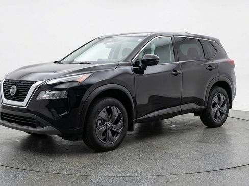 Used 2025 Nissan Rogue SV image 3