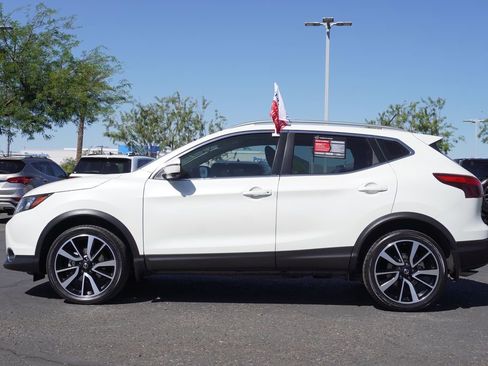 Certified 2019 Nissan Rogue Sport SL FWD image 2