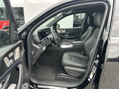 Used 2025 Mercedes-Benz GLS 450 4MATIC image 2