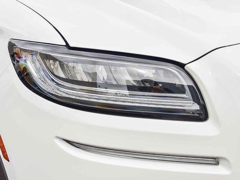 Used 2022 Lincoln Nautilus Reserve w/ Luxury Package image 8