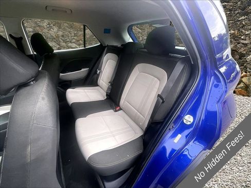 Used 2021 Hyundai Venue SEL FWD image 17