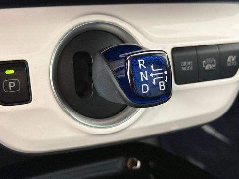 Used 2018 Toyota Prius Prime Premium w/ Preferred Accessory Package FWD image 20