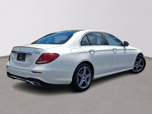 Used 2017 Mercedes-Benz E 300 4MATIC image 4