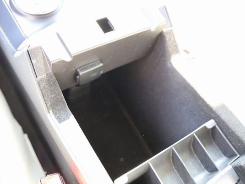 Used 2018 Ford Explorer Platinum image 29