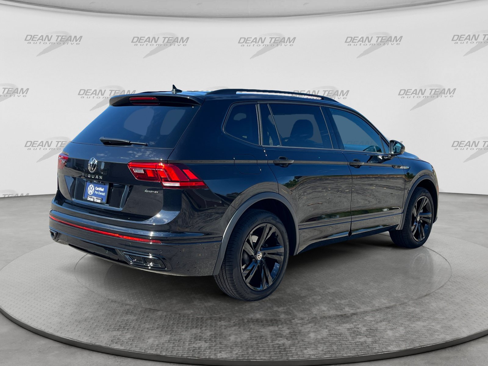 Certified 2024 Volkswagen Tiguan SE R-Line w/ MDO Package, Two-Row AWD/4WD image 7
