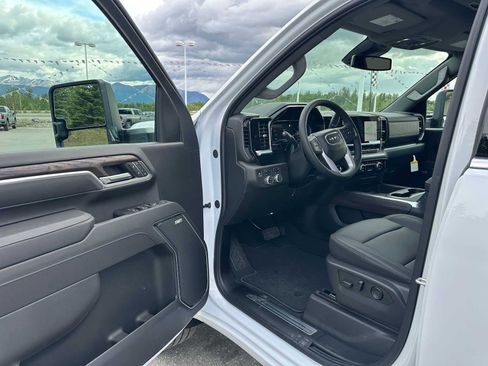 New 2025 GMC Sierra 3500 SLT w/ SLT Convenience Package image 24