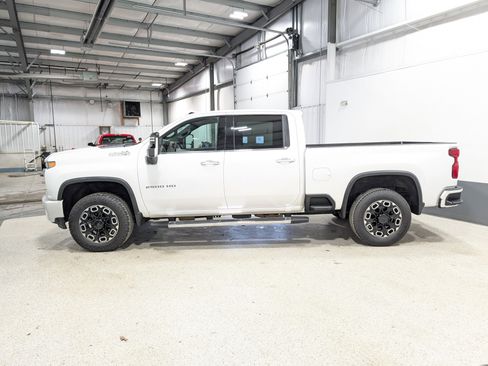 Used 2021 Chevrolet Silverado 2500 High Country w/ Technology Package image 6