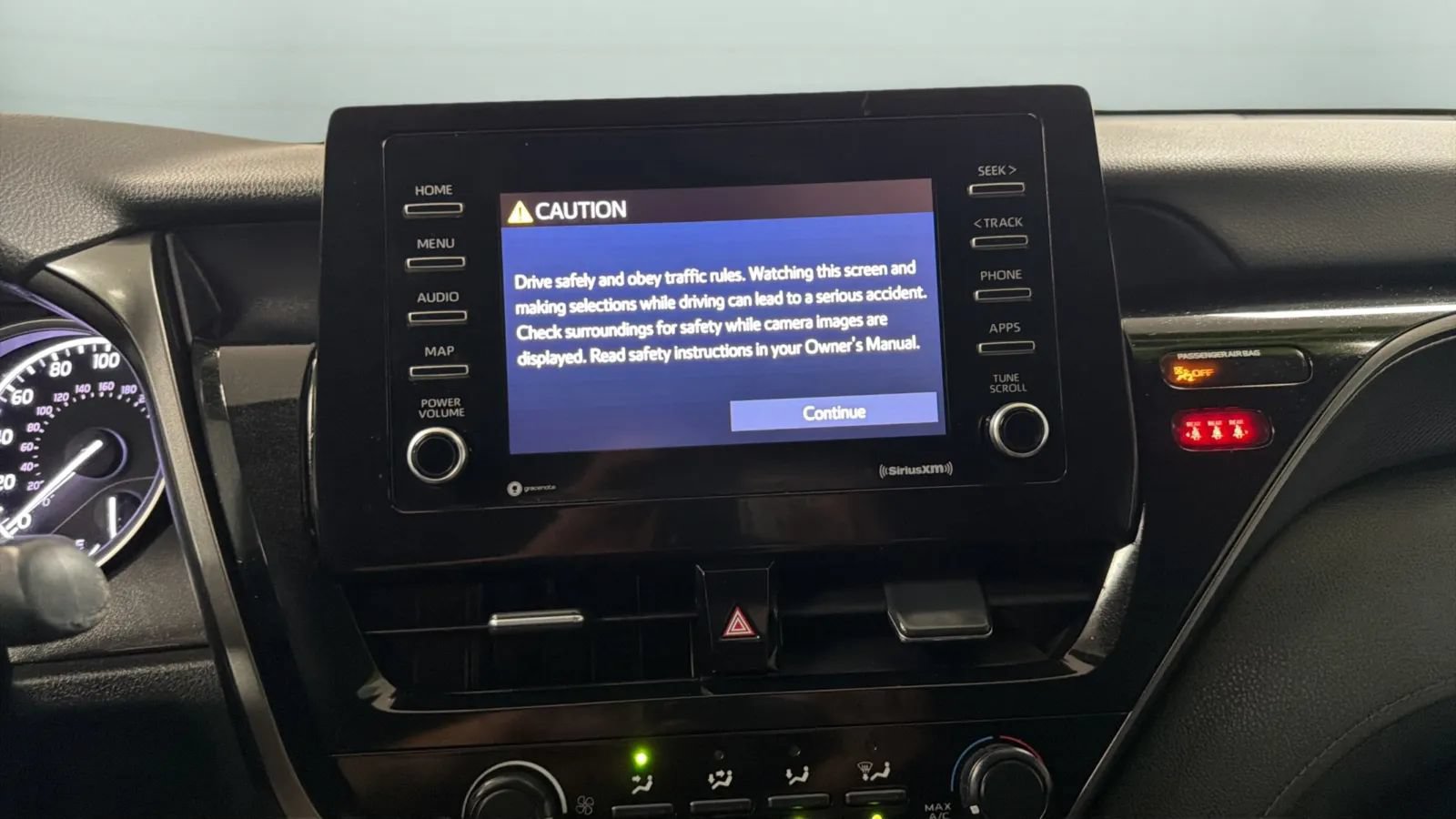 Used 2021 Toyota Camry LE w/ Carpet Mat Package (TMS) FWD image 13