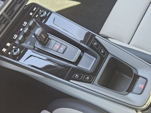 Certified 2025 Porsche 911 Carrera image 21