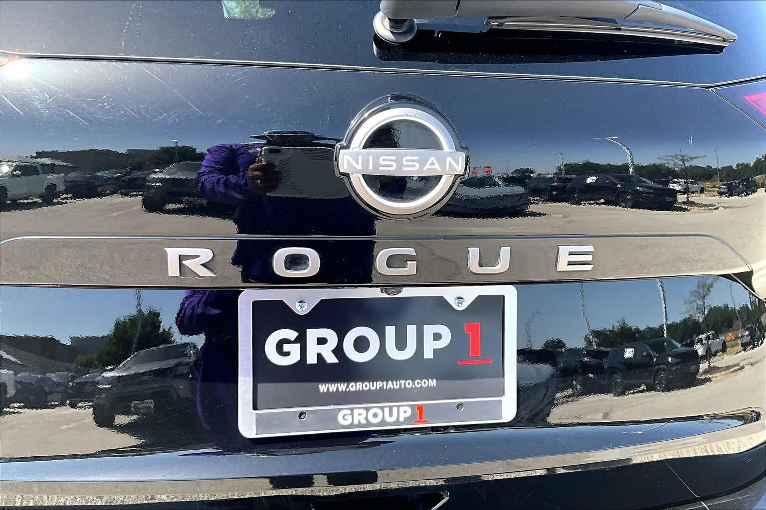 Used 2025 Nissan Rogue SV FWD image 10
