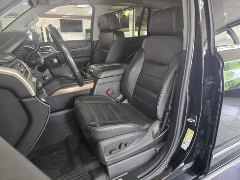 Used 2019 GMC Yukon Denali w/ Denali Ultimate Package AWD/4WD image 10
