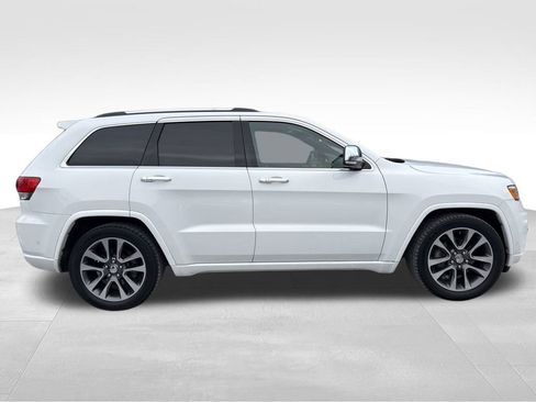 Used 2017 Jeep Grand Cherokee Overland w/ Jeep Active Safety Group AWD/4WD image 7
