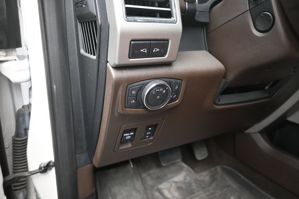 Used 2019 Ford F150 King Ranch w/ Equipment Group 601A Luxury AWD/4WD image 13
