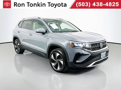 Used 2024 Volkswagen Taos SE w/ Panoramic Sunroof Package