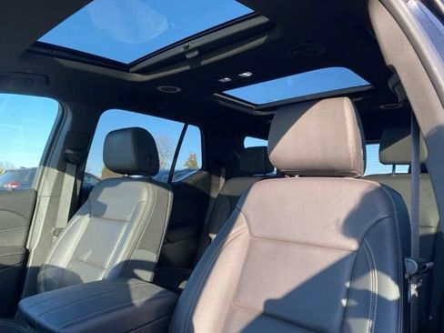 Used 2023 Chevrolet Traverse LT w/ LT Premium Package image 2