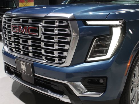 Used 2025 GMC Yukon Denali w/ Denali Reserve Package AWD/4WD image 7