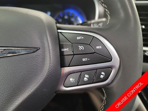 Used 2024 Chrysler Pacifica Touring-L image 14
