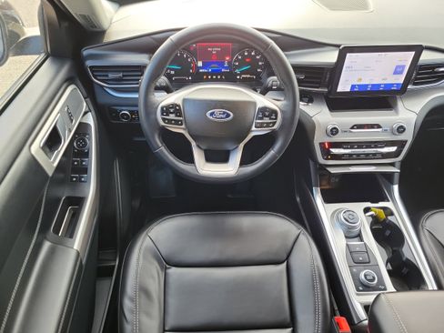 Used 2023 Ford Explorer XLT w/ Equipment Group 202A image 14