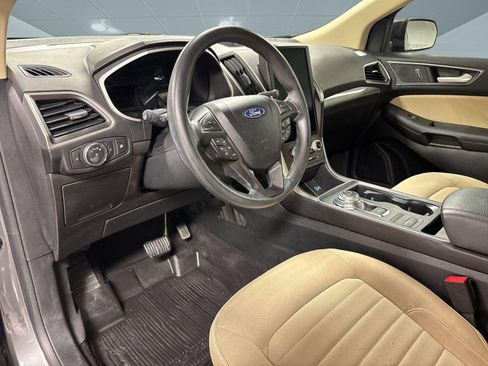 Used 2021 Ford Edge SE image 3
