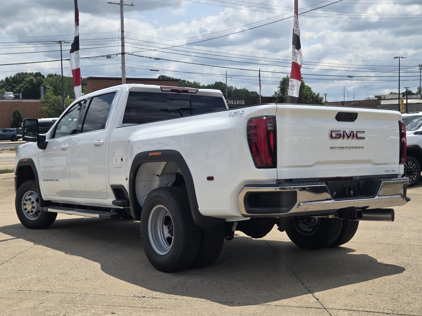 New 2026 GMC Sierra 3500 SLE w/ Preferred Package AWD/4WD image 16
