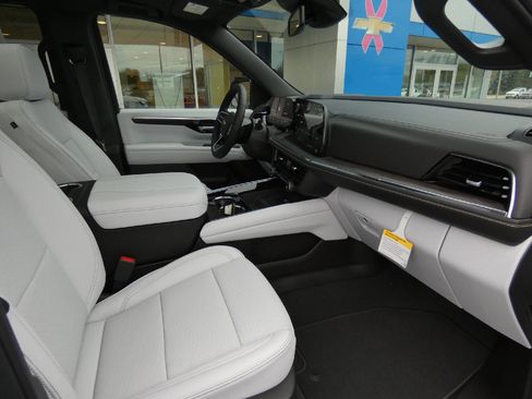 New 2026 Chevrolet Suburban Premier w/ Sun And Tow Package image 18