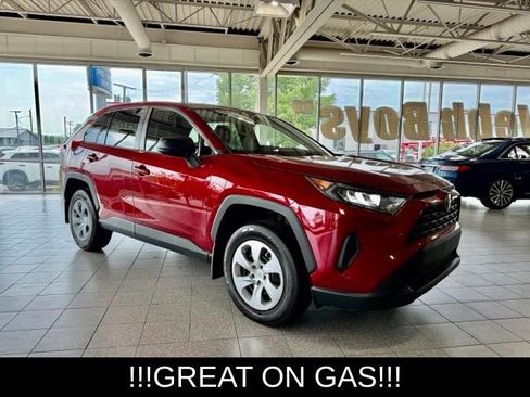Used 2022 Toyota RAV4 LE AWD/4WD image 2