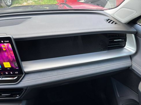 Used 2026 Volkswagen Tiguan SE FWD image 35