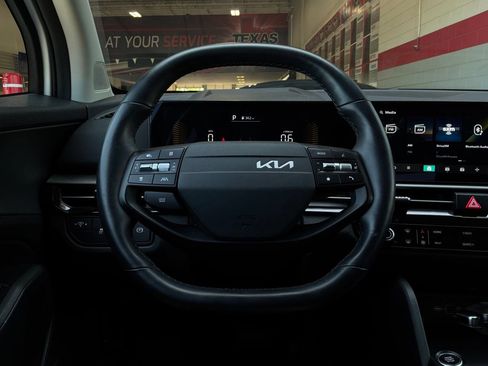 Used 2026 Kia Sportage LX FWD image 32