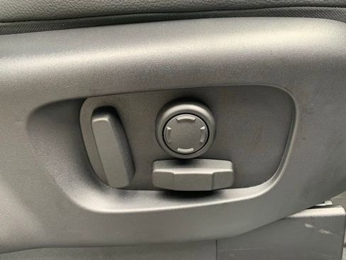 Used 2023 Land Rover Discovery S image 16