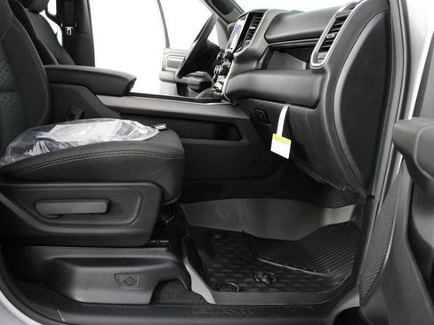 New 2026 RAM 1500 4x4 Crew Cab image 19