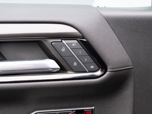 Used 2023 GMC Sierra 1500 AT4 w/ Technology Package image 17