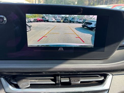 Used 2025 Buick Envista Sport Touring image 24