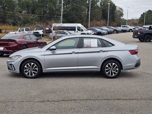 Used 2025 Volkswagen Jetta S image 11