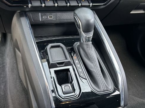 Used 2025 GMC Canyon Elevation image 16