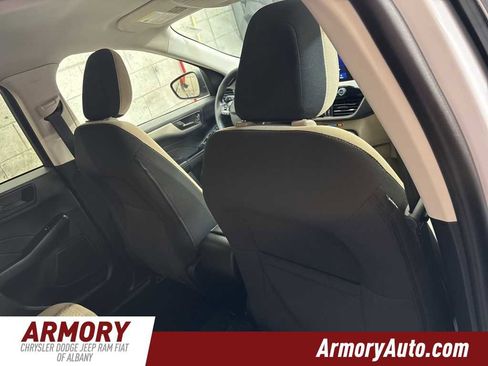 Used 2022 Ford Escape SE image 32