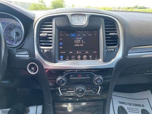 Used 2016 Chrysler 300 Limited image 25