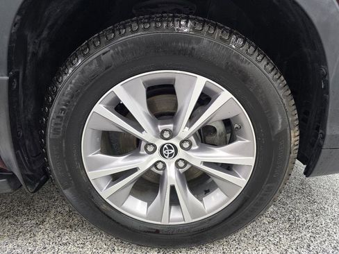 Used 2016 Toyota Highlander Plus FWD image 32